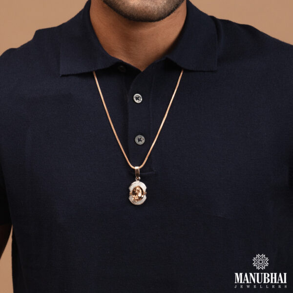 Light weight gold pendant