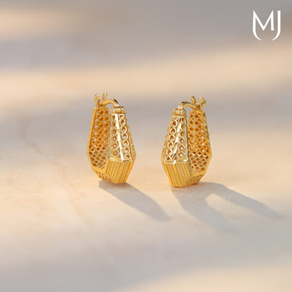 Light weight gold earrings