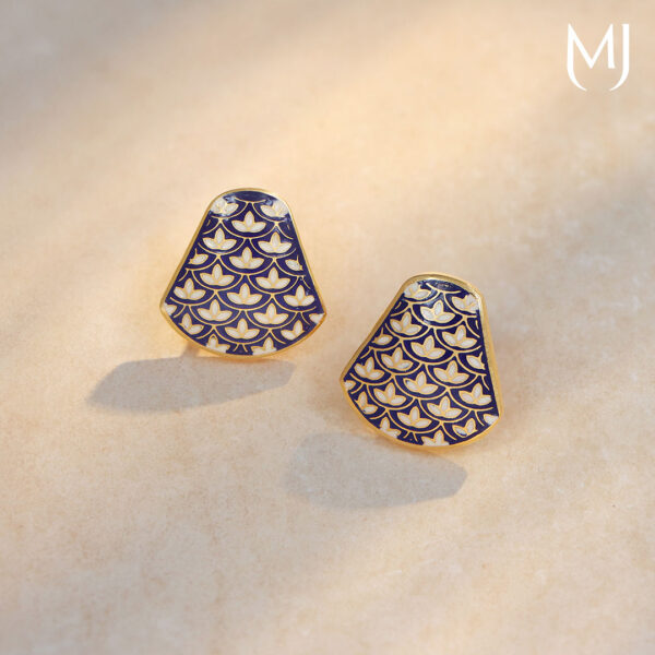 Light weight gold earrings