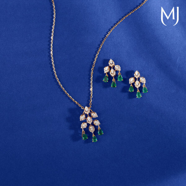 Real diamond pendant set