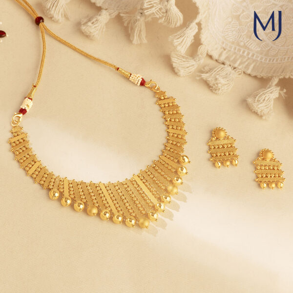 Gold necklace set