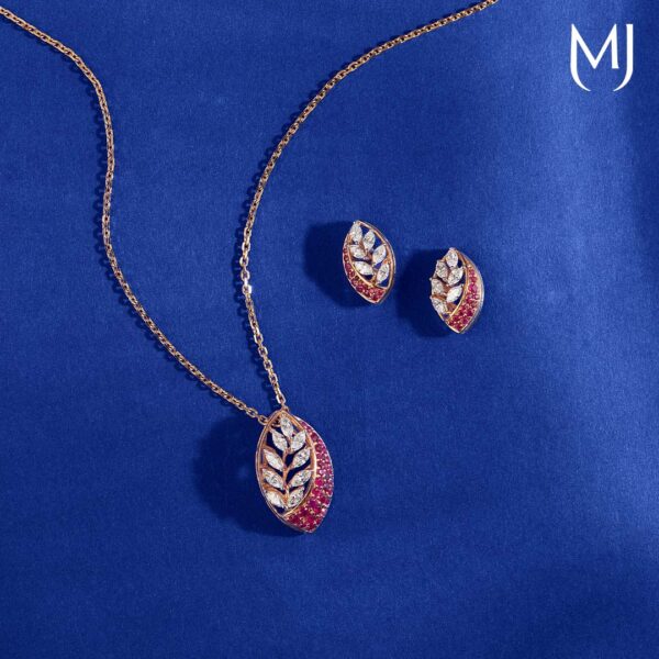 Real diamond pendant set