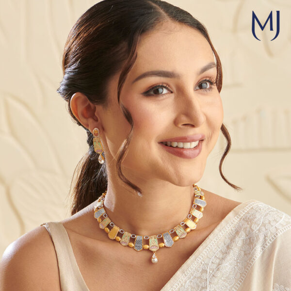 Light weight gold necklace set