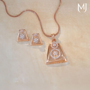 Light weight gold pendant set