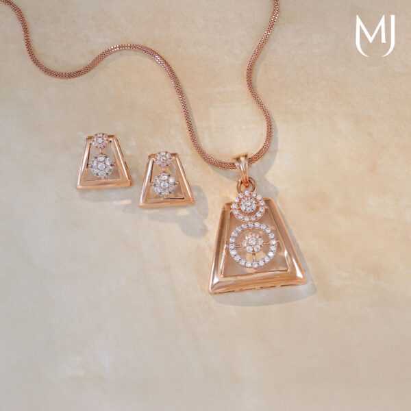 Light weight gold pendant set