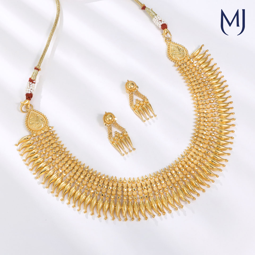 Medium Gold Set Buy Gold Set Online | Gold Set by Manubhai.