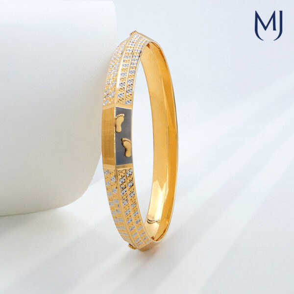 Light weight gold bracelet