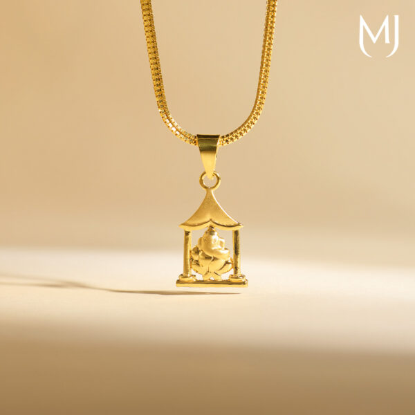 Light weight gold pendant