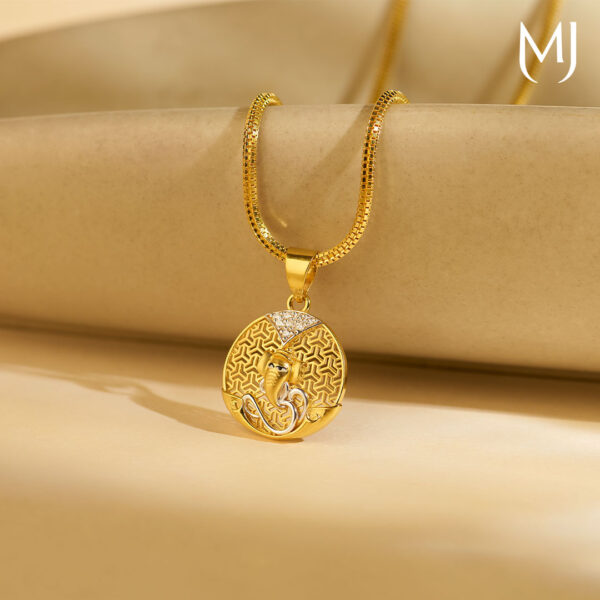 Light weight gold pendant