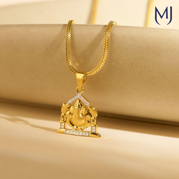 Light weight gold pendant