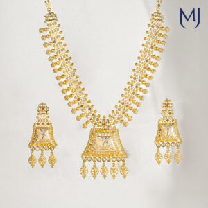 Gold necklace set