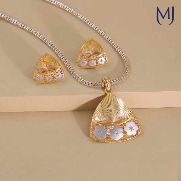 Light weight gold pendant set
