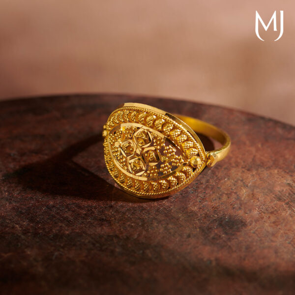 Light weight gold ring