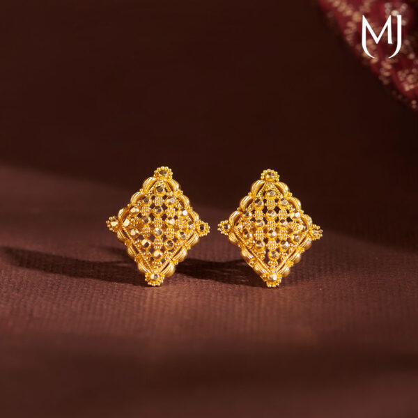 Light weight gold earrings