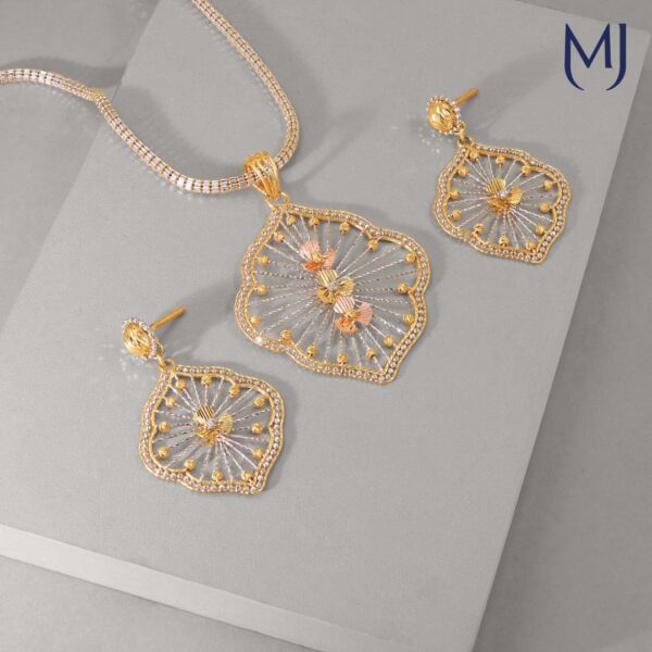 Gold pendant set