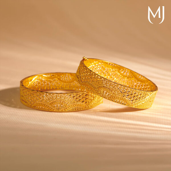 Gold bangle