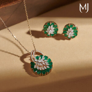 Light weight diamond pendant set