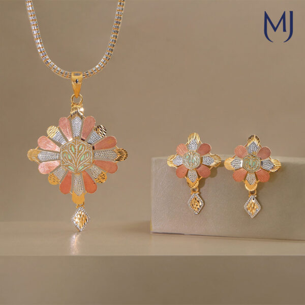 Light weight gold pendant set