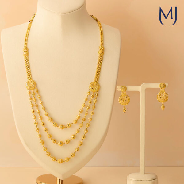 Gold necklace set