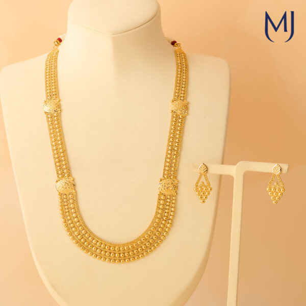 Gold necklace set