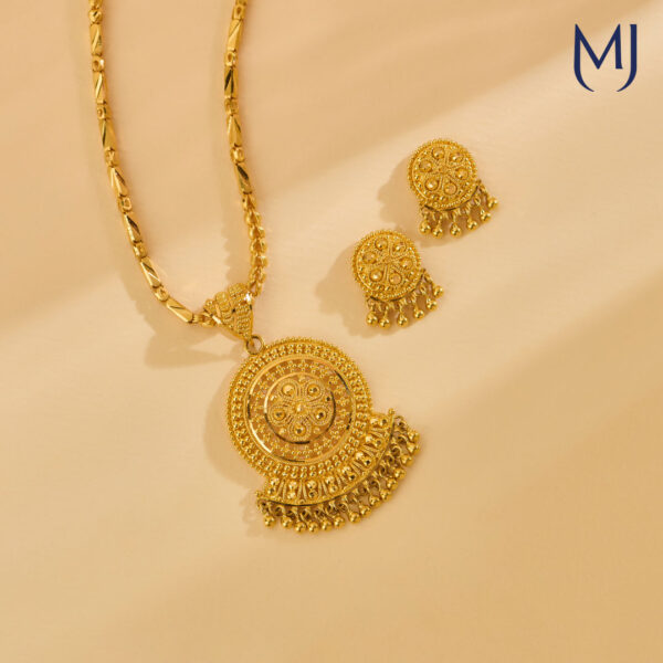 Light weight gold pendant set