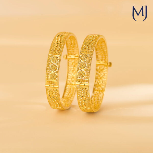 Gold bangle