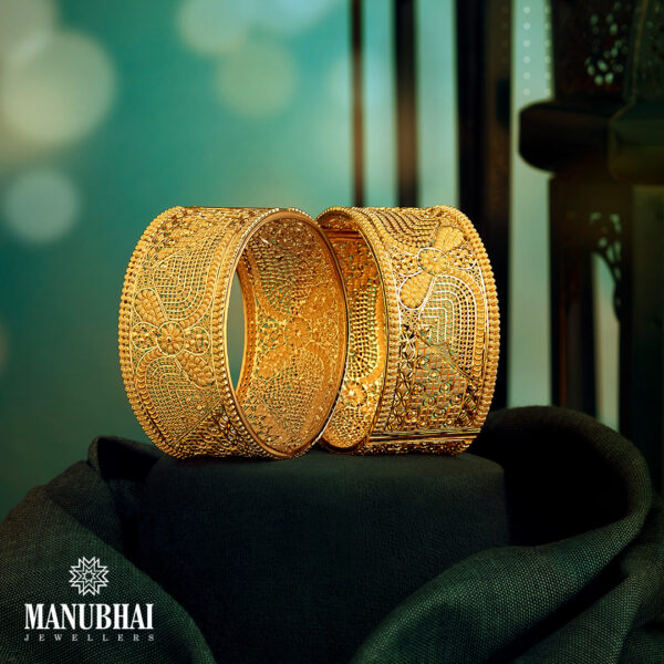 Gold bangle