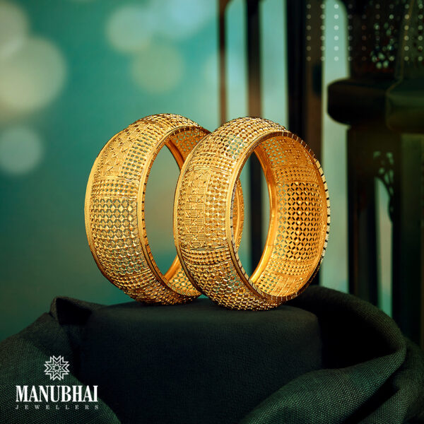 Gold bangle
