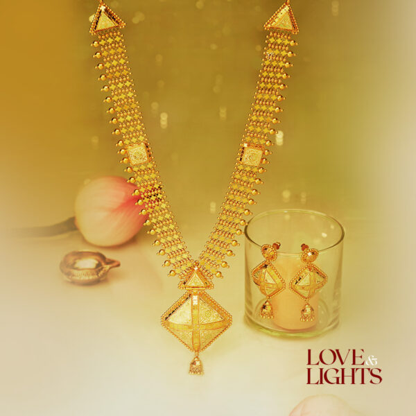 Bright Modern Gold Necklace Set and earrings