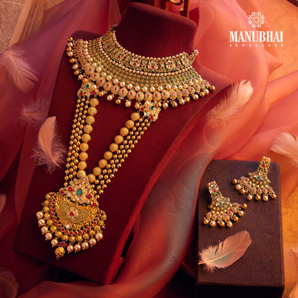 Antique necklace set