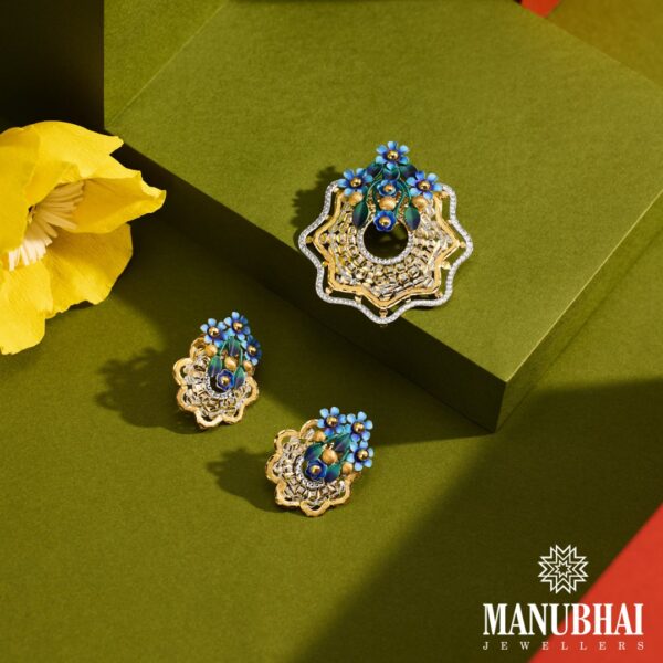 Light weight gold pendant set