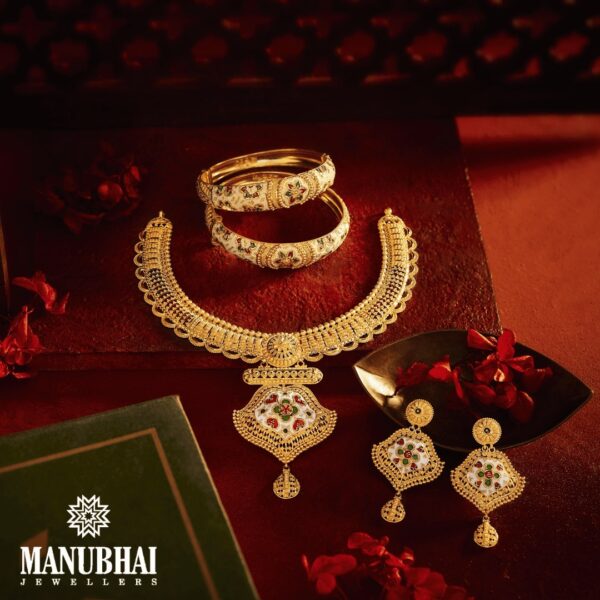 Enchanting Gold Necklace Set