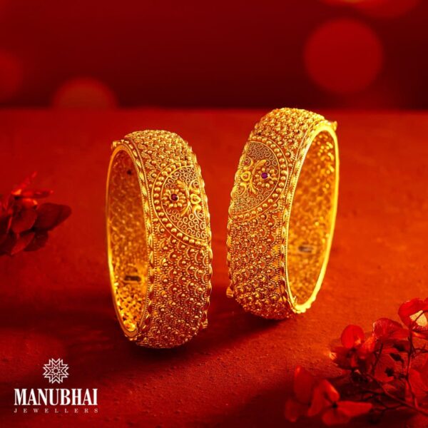 Gold bangle