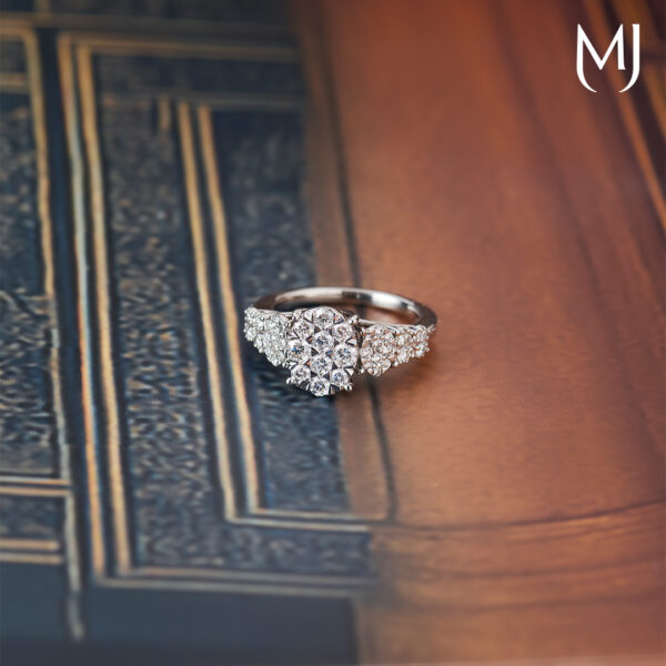18 kt diamond ring