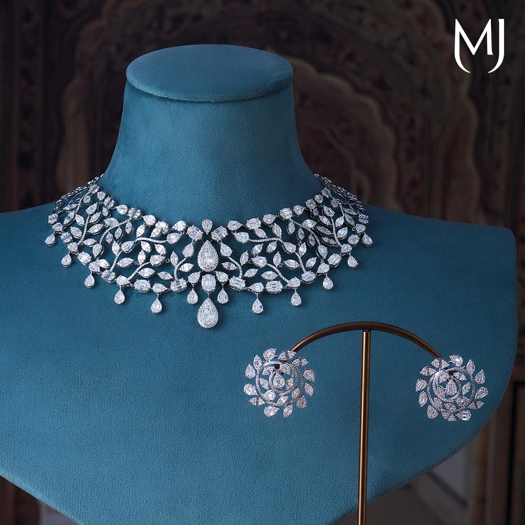 18 kt auralis diamond necklace set