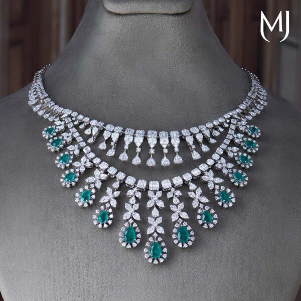 18 kt alurea diamond necklace set
