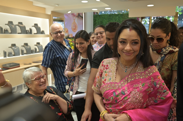 Manubhai jewellers | scintillating rupali ganguly inaugurates manubhai jewellers’ – thane store