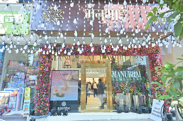 Manubhai jewellers | scintillating rupali ganguly inaugurates manubhai jewellers’ – thane store