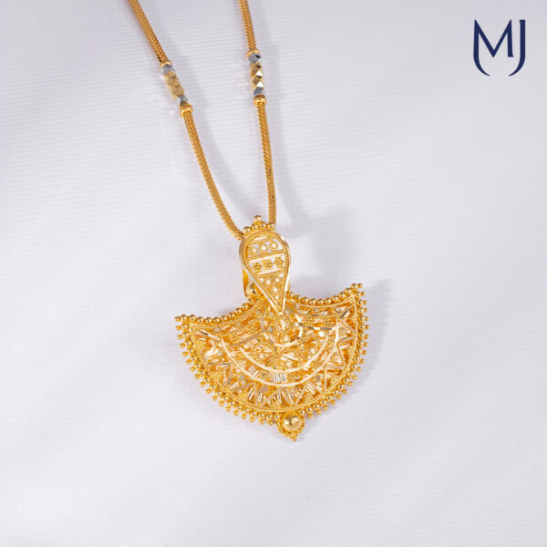 Light weight gold pendant