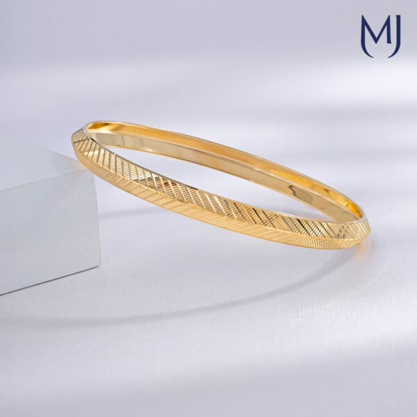 Light weight gold bracelet