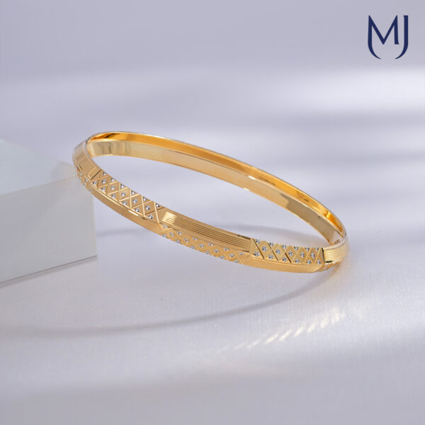 Light weight gold bracelet