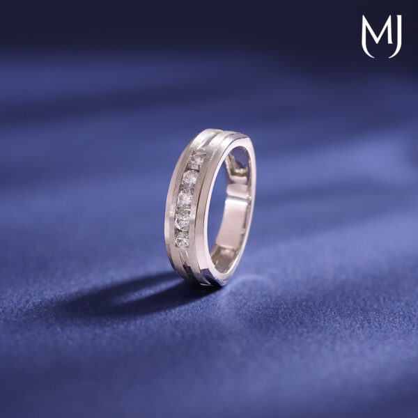 Light weight real diamond ring