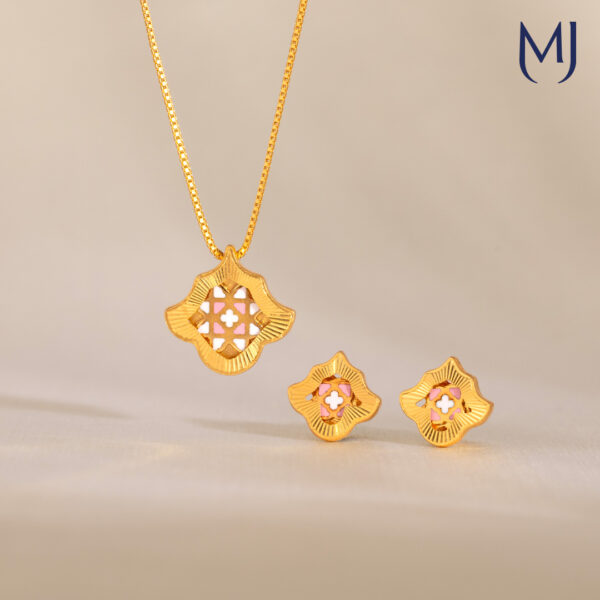 Light weight gold pendant set