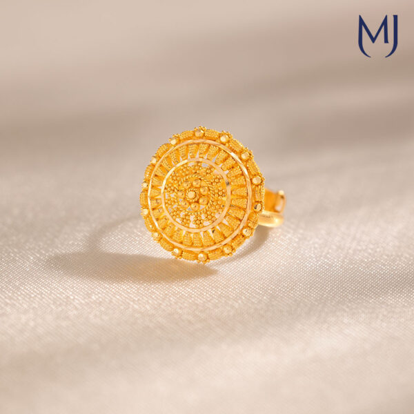 Light weight gold ring