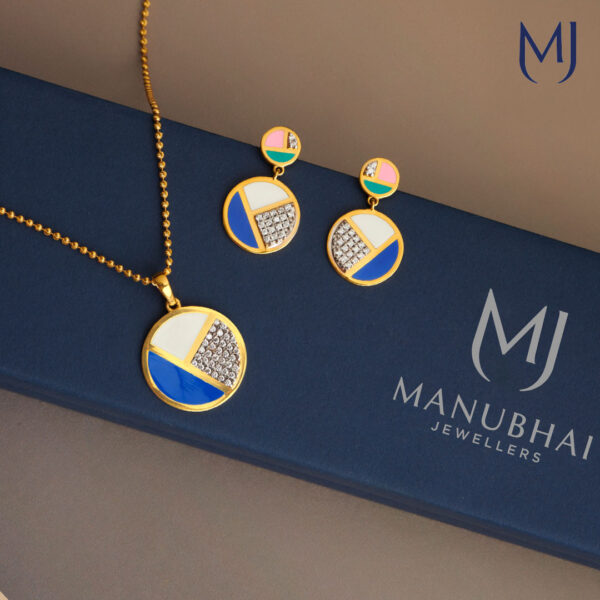 Gold pendant set