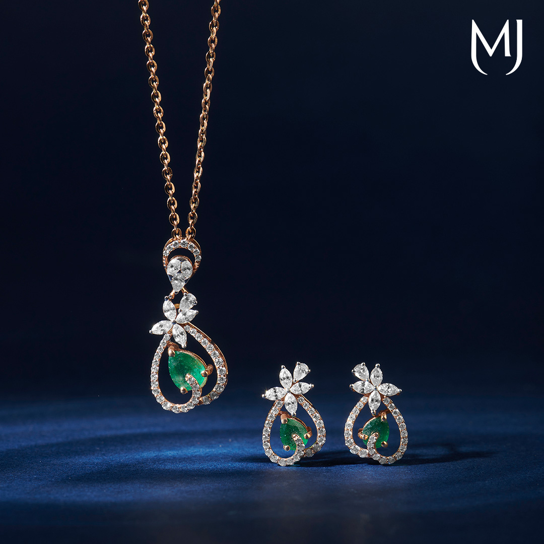 Real diamond pendant set