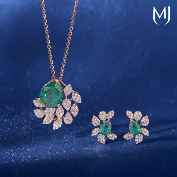 Real diamond pendant set
