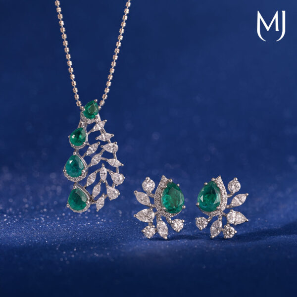 Real diamond pendant set