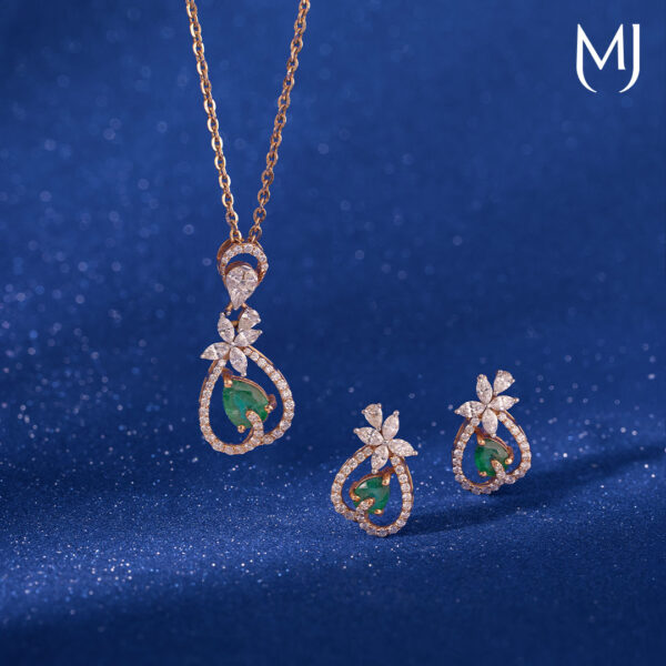 Real diamond pendant set