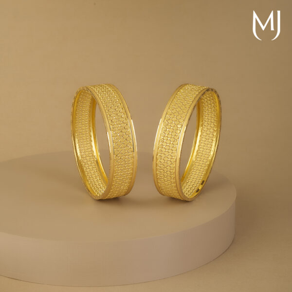 Gold handmade bangle